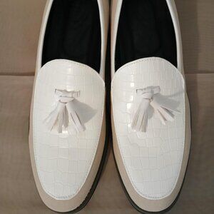 Young Men's Tan and White Two-tone Dress Shoes with Tassle